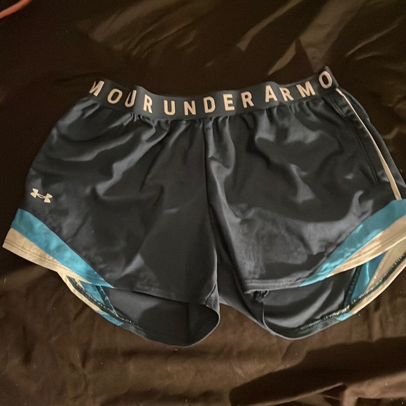 Under Armour women’s athletic heat gear running shorts - Picture 4 of 14